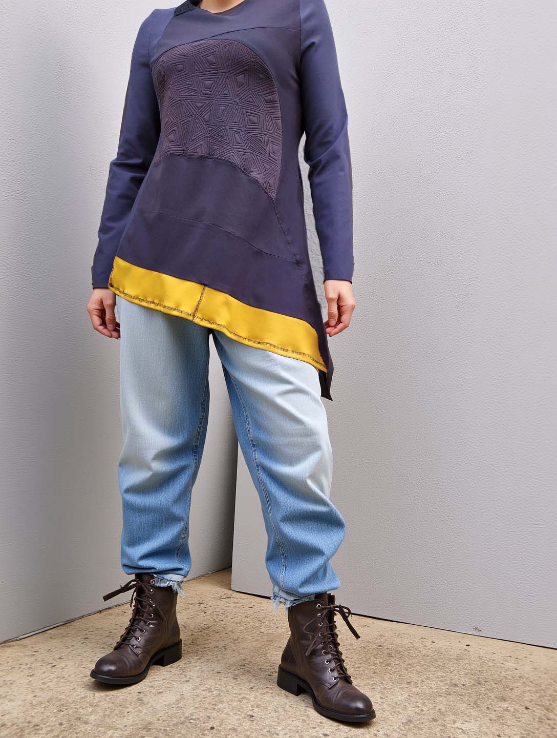 ARTEMIS-BLOUSES-ANTHRACITE-YELLOW-TRIANGLES 4